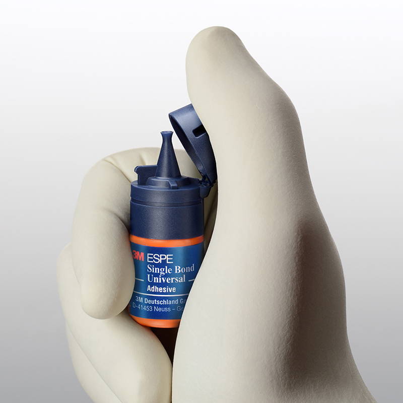 productos yartech_0002_SBU_vial_open_hand_background